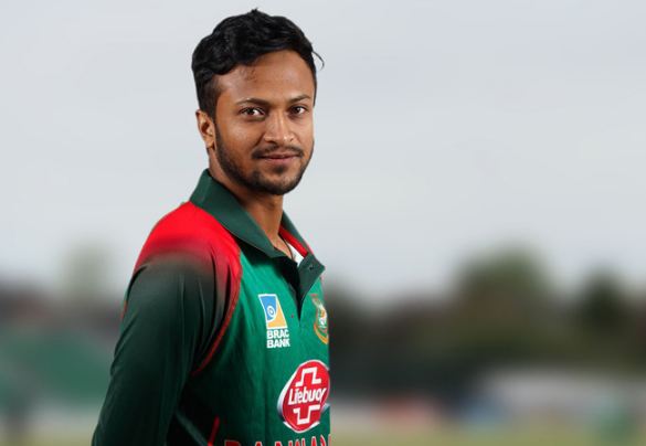 রাতে দেশে ফিরছেন সাকিব