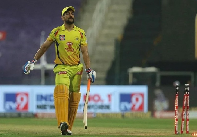 আইপিএলের প্রথম ম্যাচেই জরিমানা গুনলেন ধোনি