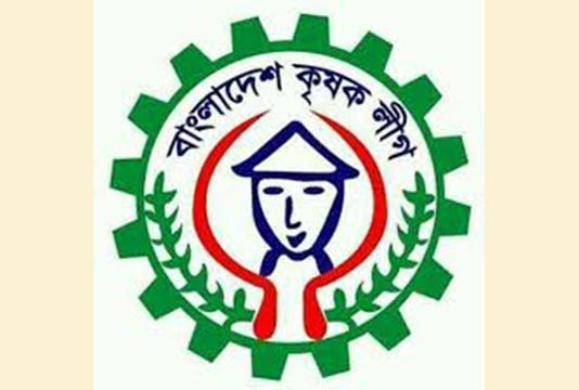 শেখ হাসিনার নির্দেশে ধান কাটতে মাঠে কৃষক লীগ