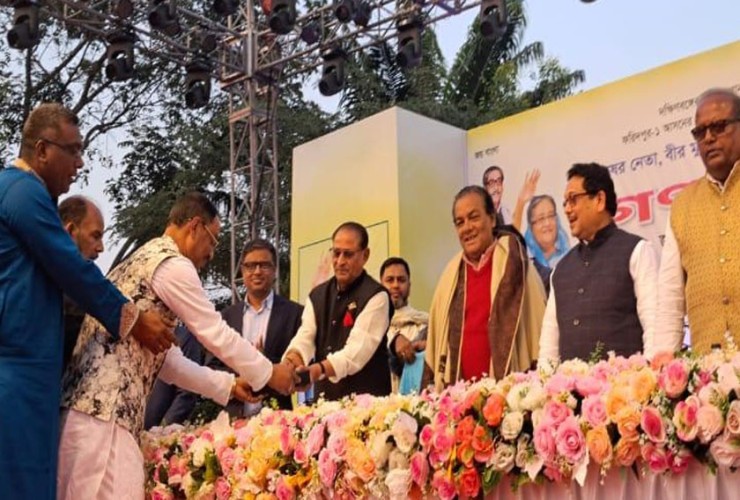 প্রাণিসম্পদ মন্ত্রীকে সোনার নৌকা উপহার
