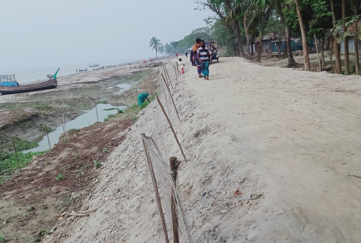 ৫০০ মিটার রাস্তায় একাধিক প্রকল্প দিয়ে বিতর্কে ইউপি চেয়ারম্যানের বিরুদ্ধে