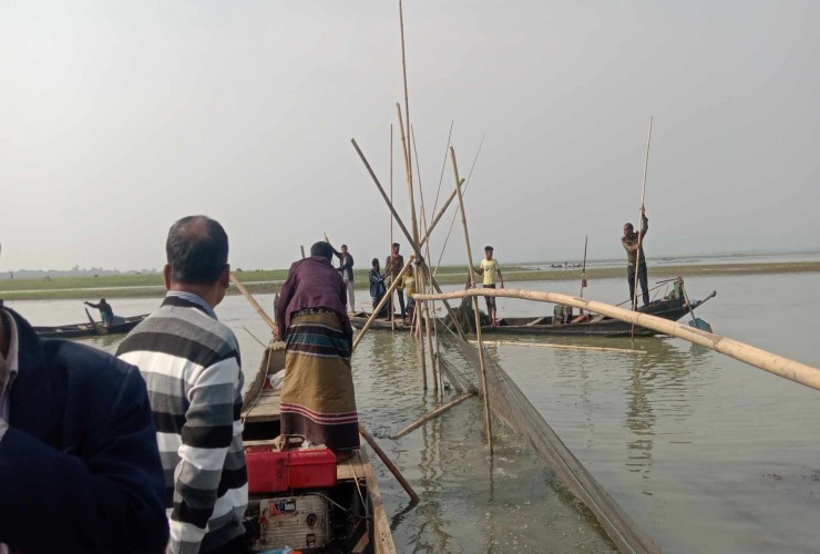 টাংগুয়ায় সাঁড়াশি অভিযানে ১৫লক্ষ  টাকার নিষিদ্ধ চায়না দুয়ারি জাল জব্দ