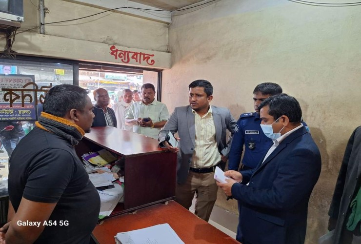 বাঁশখালীতে অনুমোদনহীন চার হাসপাতাল ল্যাব সিলগালা, জরিমানা