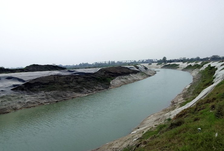 ঠুনকো কাজ দেখিয়ে লেকের অতিরিক্ত ৪ কোটি টাকা উত্তোলন
