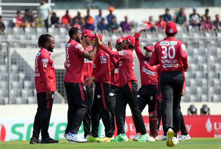টস জিতে ফিল্ডিংয়ে বরিশাল