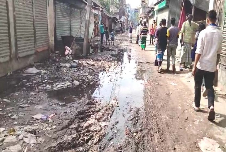 ভৈরবে রাস্তা পুনঃনির্মানে ধীরগতি,  দুর্ভোগে এলাকাবাসী